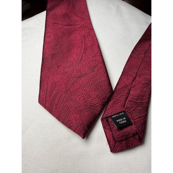 Jos A Bank Signature Collection Mens Burgundy Paisley Silk Necktie - Picture 4 of 6